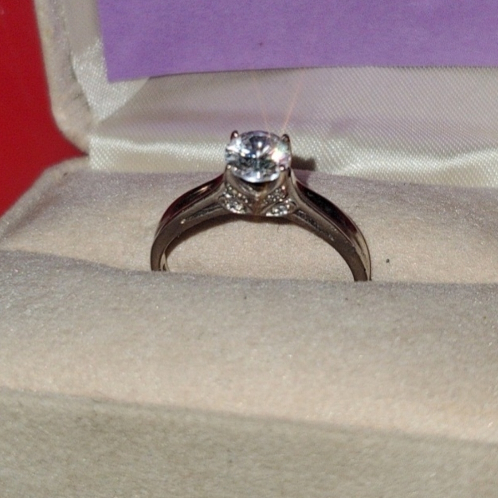 Elegant Silver Solitaire Ring - image 1
